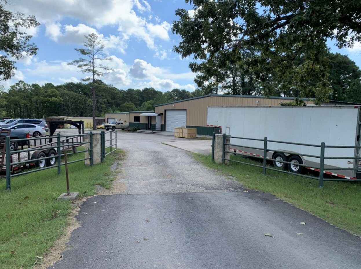 2745 Interstate 45 S, New Waverly, TX à vendre Photo du bâtiment- Image 1 de 1