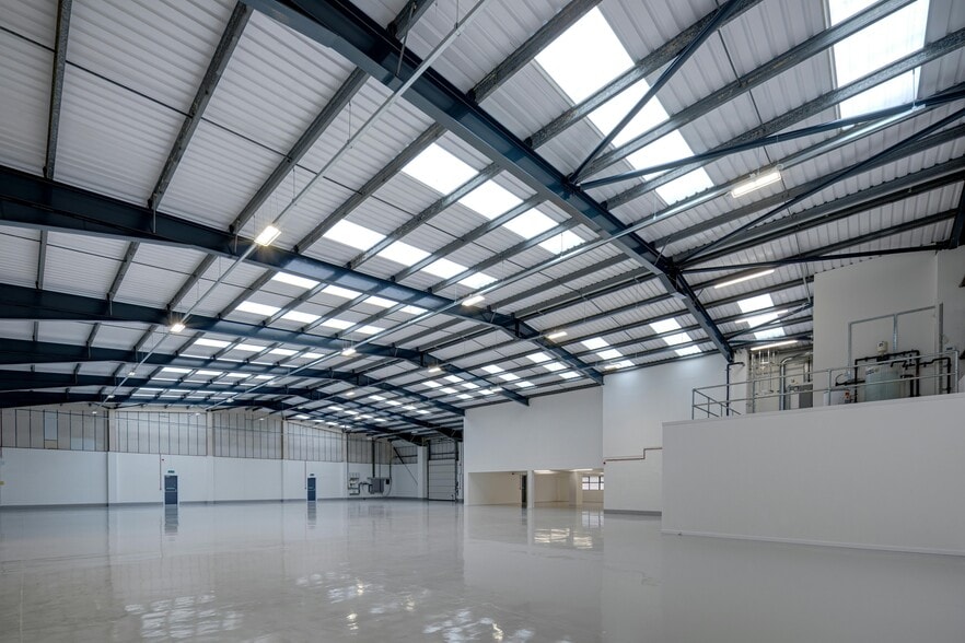 16 Colonial Way, Watford for lease - Building Photo - Image 3 of 13