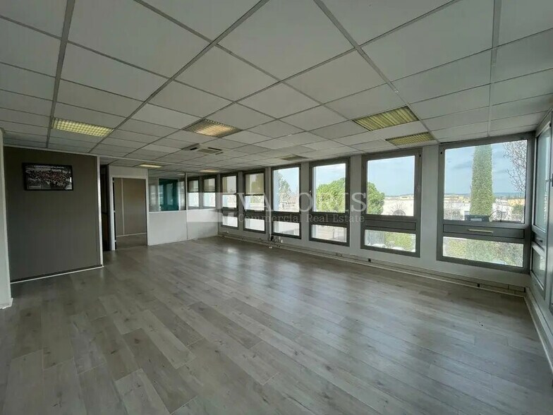 Office in Aix-en-Provence for lease - Interior Photo - Image 2 of 8