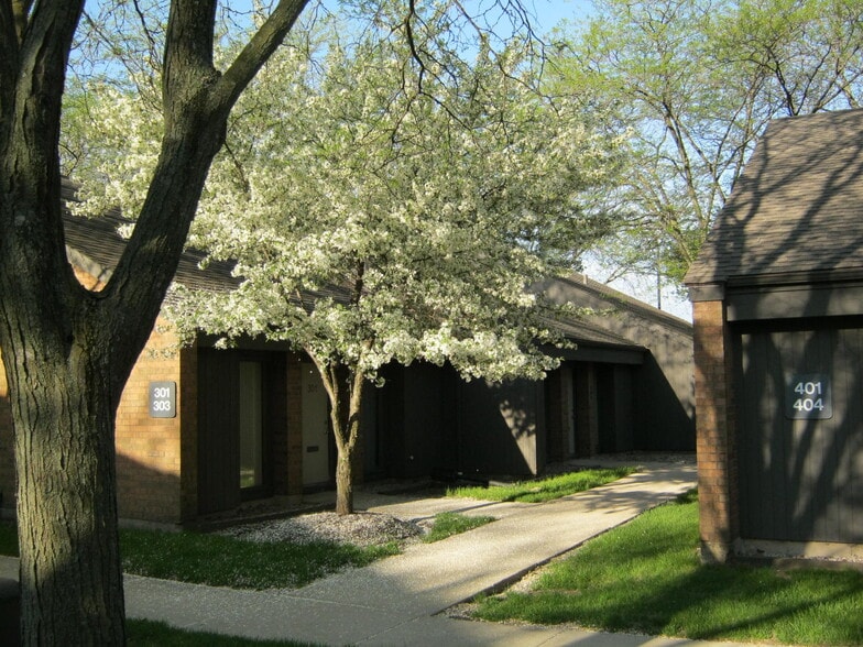 1250 Executive Pl, Geneva, IL for lease - Building Photo - Image 2 of 4