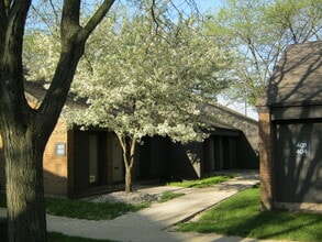 1250 Executive Pl, Geneva, IL à louer Photo intérieure- Image 2 de 3