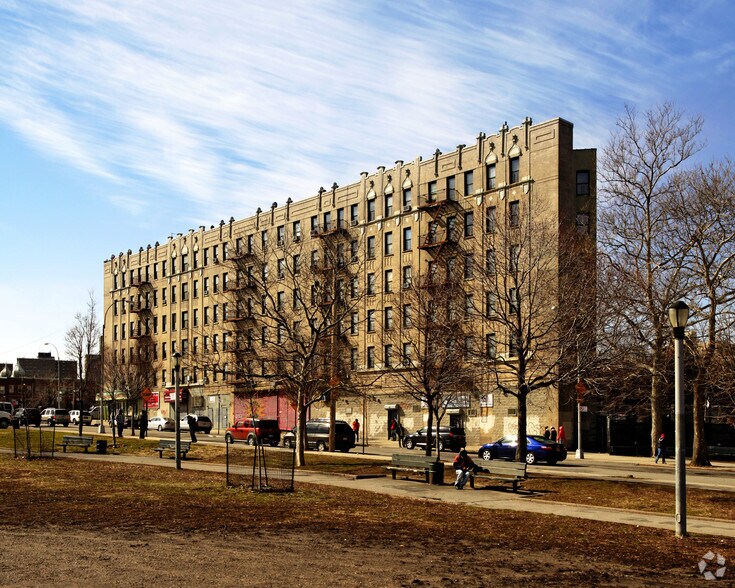 830 Stebbins, Bronx, NY à louer - Photo du bâtiment - Image 2 de 2
