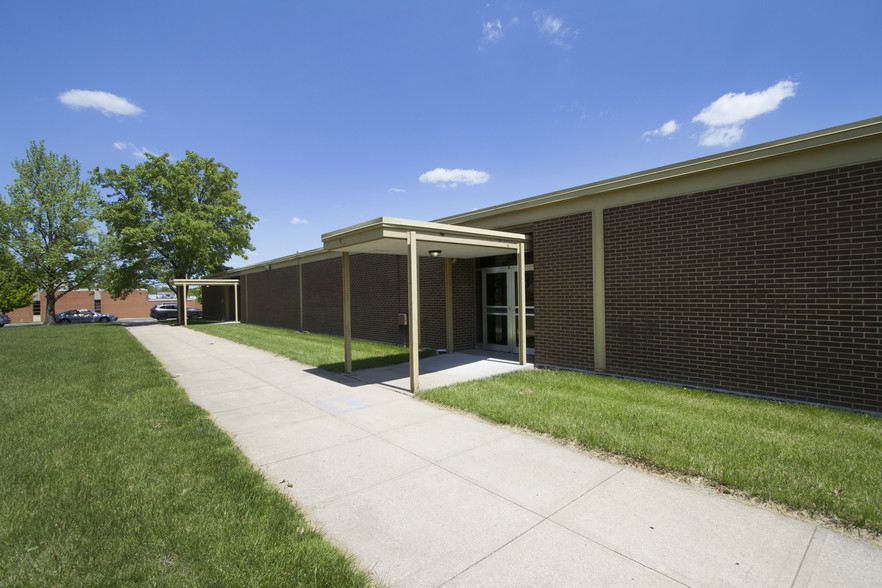 9001 James A Reed Rd, Kansas City, MO for sale - Building Photo - Image 2 of 21