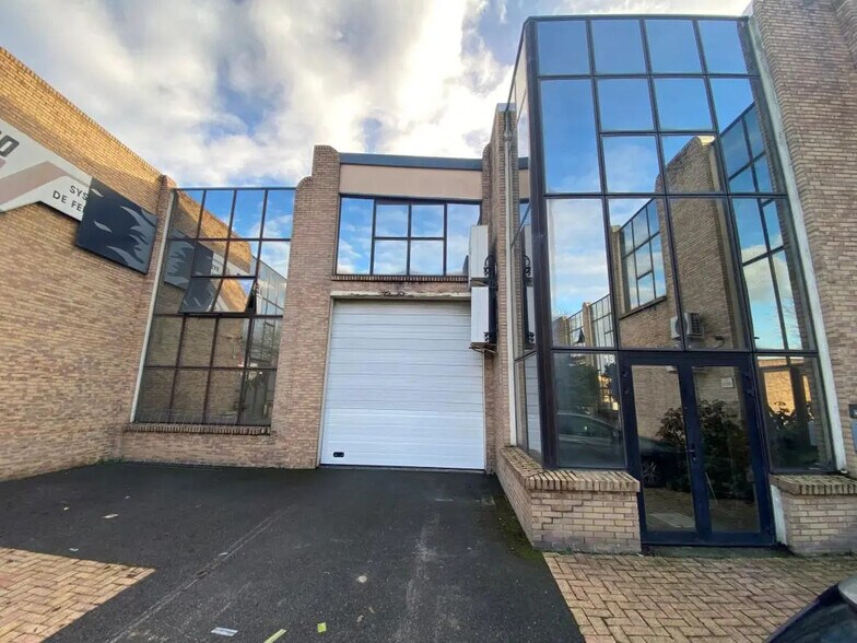 Flex dans Le Thillay à louer - Photo du bâtiment - Image 2 de 9