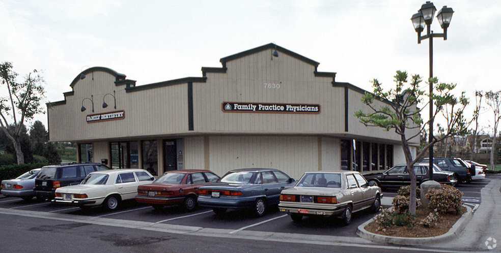 7520-7626 E Chapman Ave, Orange, CA for lease - Building Photo - Image 1 of 4