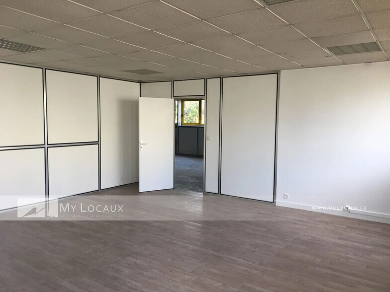 Industrial in Le Blanc-Mesnil for lease - Interior Photo - Image 2 of 5