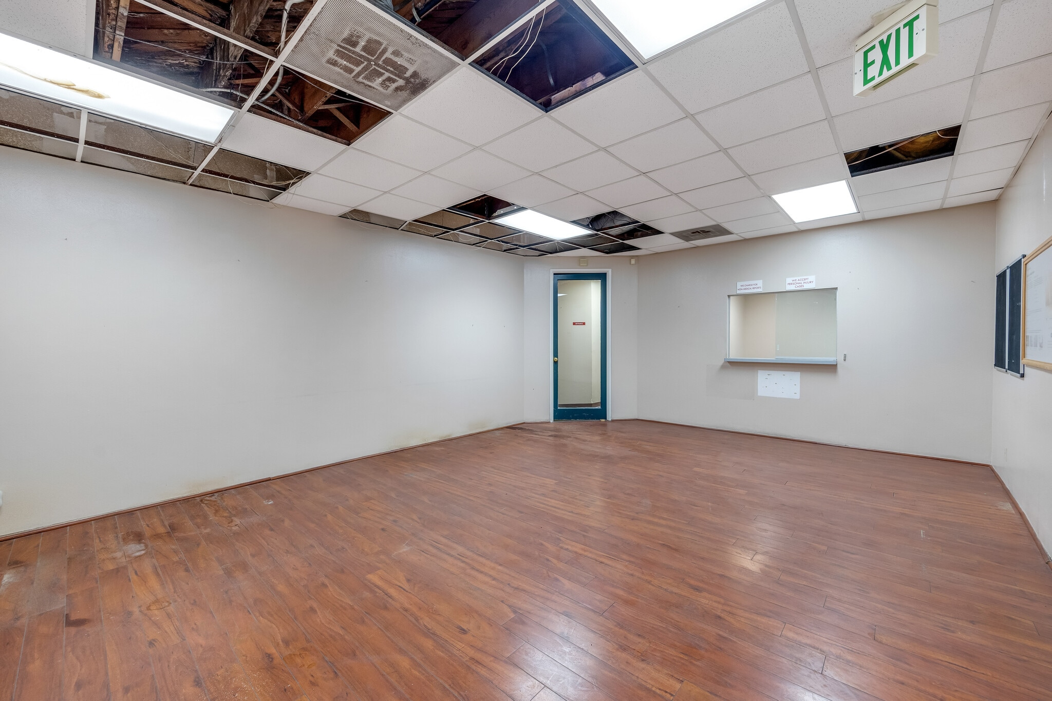 19100 Ventura Blvd, Tarzana, CA for lease Interior Photo- Image 1 of 20