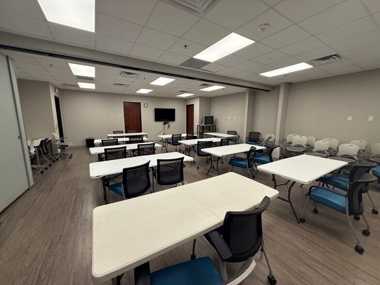 2525 San Jacinto St, Houston, TX for sale - Building Photo - Image 3 of 14