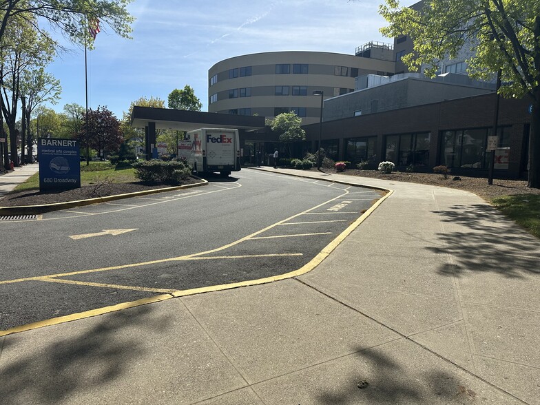 680 Broadway, Paterson, NJ for sale - Building Photo - Image 2 of 40