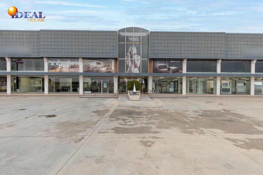 Commerce de détail dans Santa Fe, Granada à vendre - Photo du bâtiment - Image 1 de 34