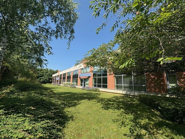 Bureau dans Guyancourt à louer - Photo du bâtiment - Image 1 de 6