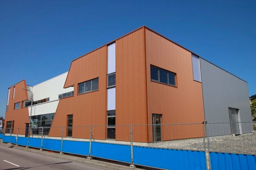 Flex in Le Havre for lease - Building Photo - Image 2 of 4