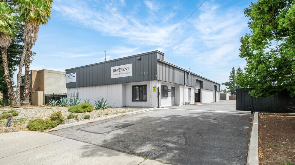 5470 E Lamona Ave, Fresno, CA à vendre - Photo du bâtiment - Image 1 de 16