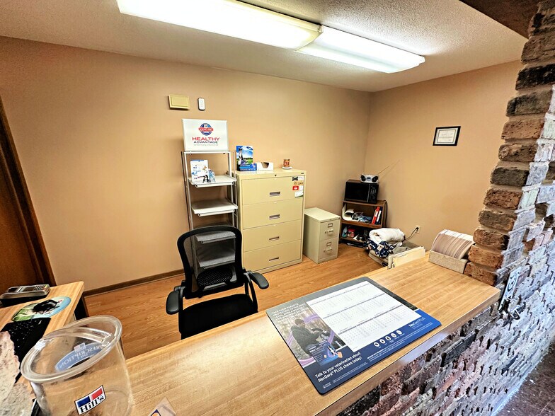 1210 Southtown Dr, Waterloo, IA à vendre - Photo intérieure - Image 3 de 11