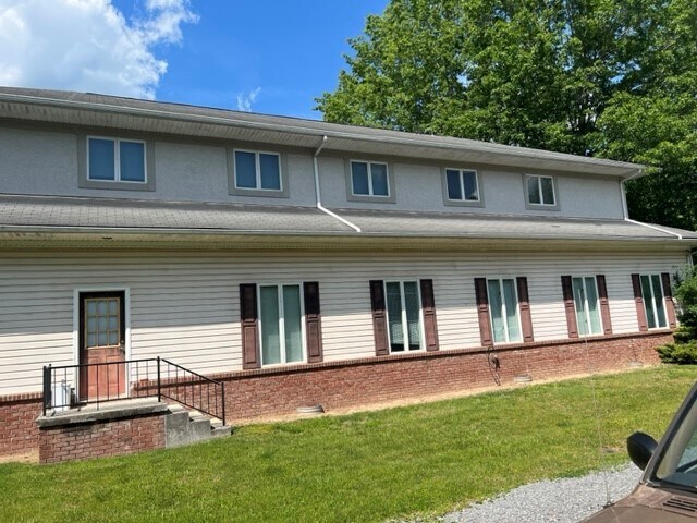 205 Alta Dr, Alderson, WV à vendre - Photo du bâtiment - Image 3 de 13