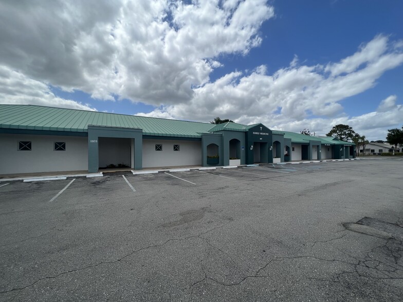 1101-1111 N Parrott Ave, Okeechobee, FL for lease - Building Photo - Image 3 of 4