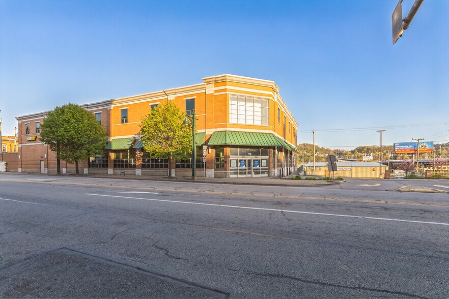 133 W 8th Ave, Homestead, PA à louer - Photo du bâtiment - Image 2 de 20