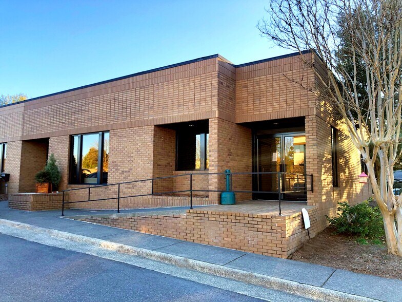160 Charlois Blvd, Winston-Salem, NC à vendre - Photo du bâtiment - Image 3 de 12