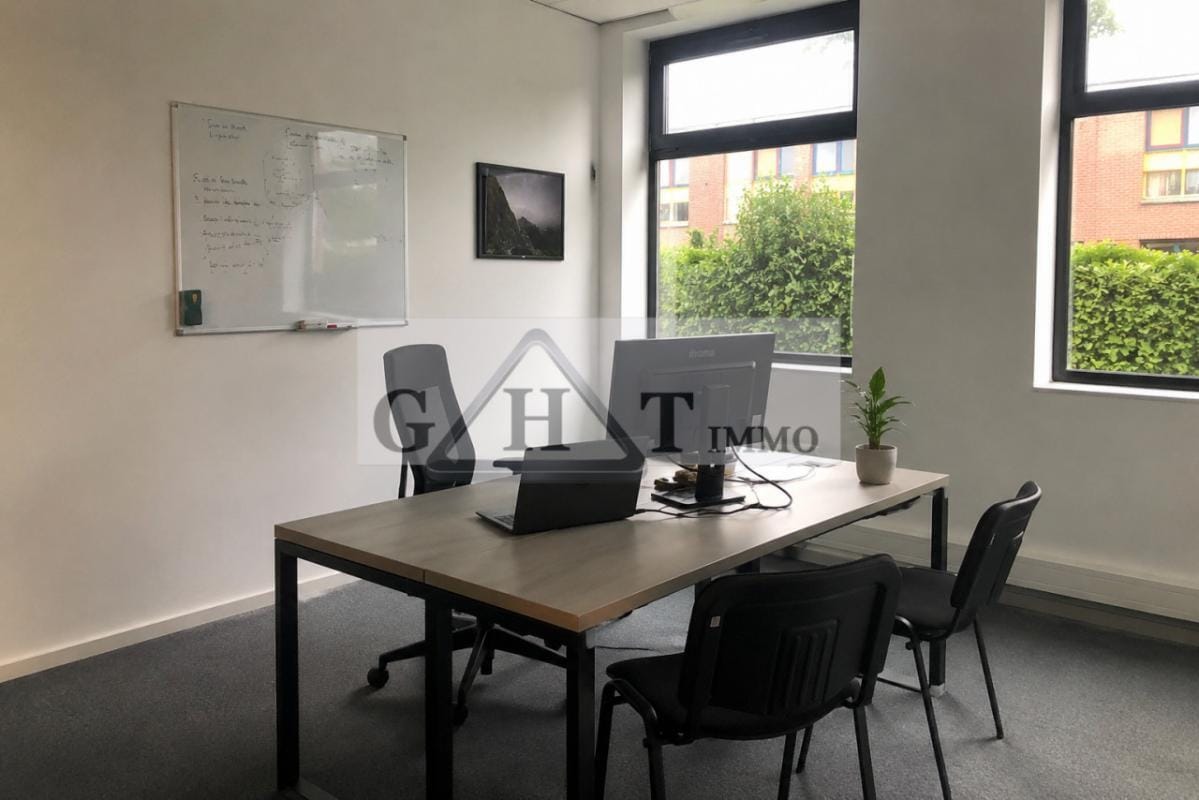 Office in Gennevilliers for lease Interior Photo- Image 1 of 2
