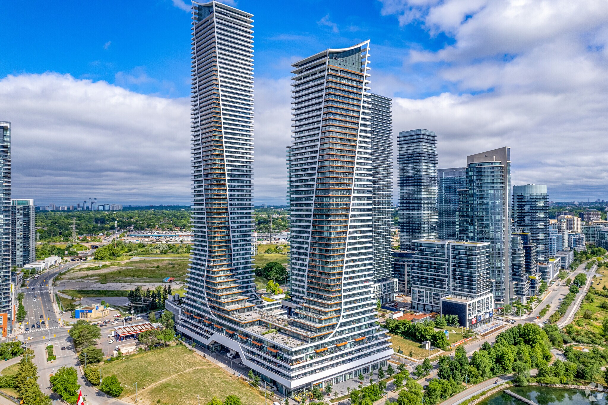 2183 Lake Shore Blvd W, Toronto, ON for sale Primary Photo- Image 1 of 1