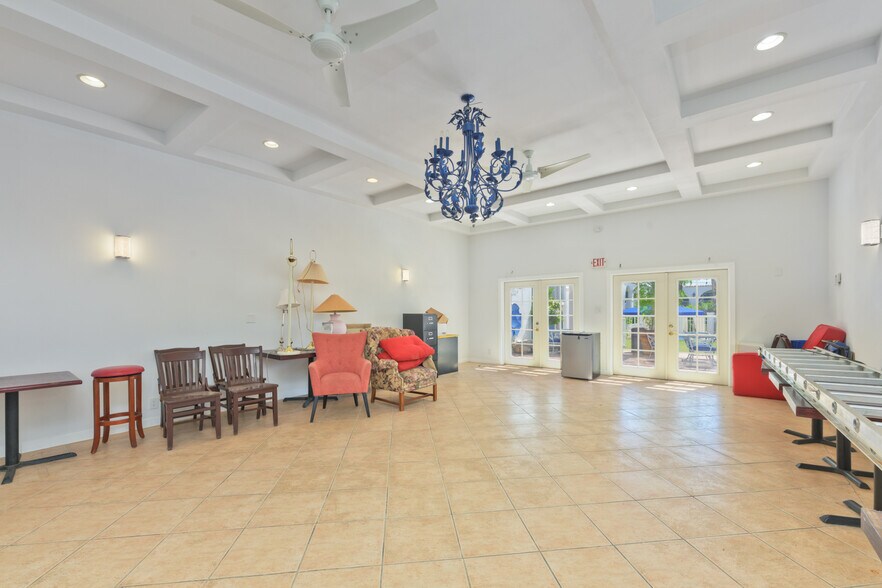 2330 N Palm Canyon Dr, Palm Springs, CA à vendre - Photo du bâtiment - Image 3 de 17