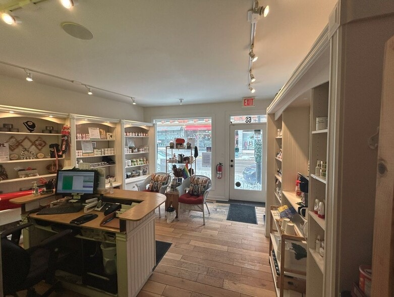 68 Brock St, Kingston, ON à louer - Photo du bâtiment - Image 2 de 4