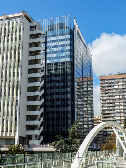 33 quai de Dion Bouton, Puteaux à louer - Photo du bâtiment - Image 3 de 4