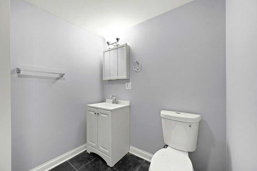 6837 S Clyde Ave, Chicago, IL for sale - Building Photo - Image 3 of 9