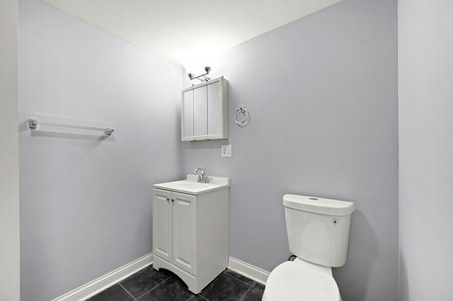 6837 S Clyde Ave, Chicago, IL à vendre - Photo du bâtiment - Image 3 de 9