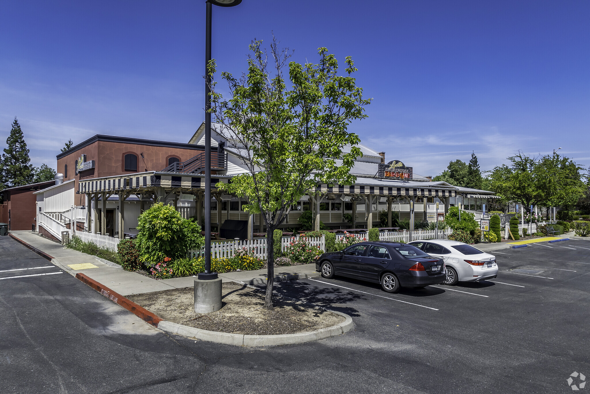 Lucille's, Rocklin, CA à vendre Photo du bâtiment- Image 1 de 8