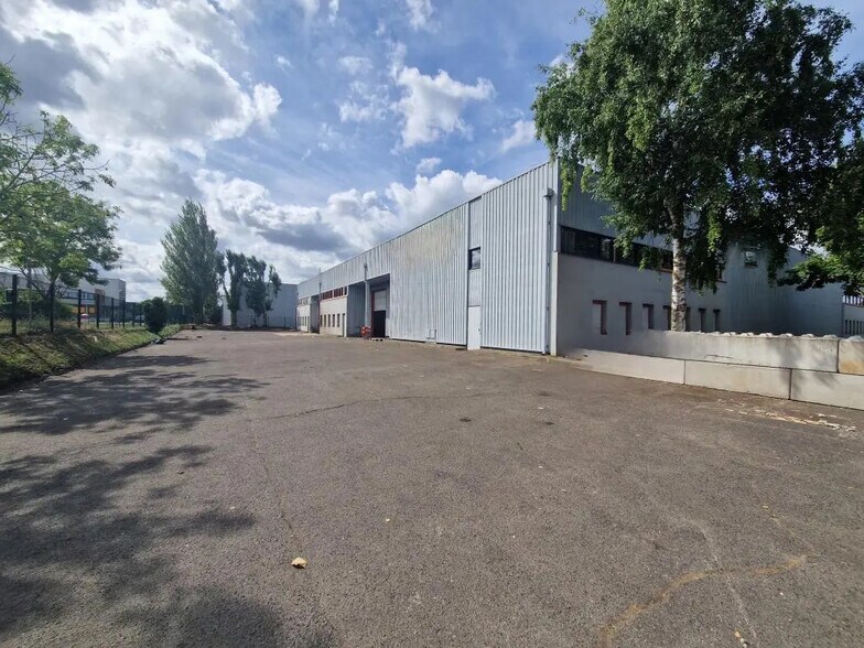 Industriel dans SAINT-OUEN-L'AUMONE à louer - Photo du bâtiment - Image 3 de 8