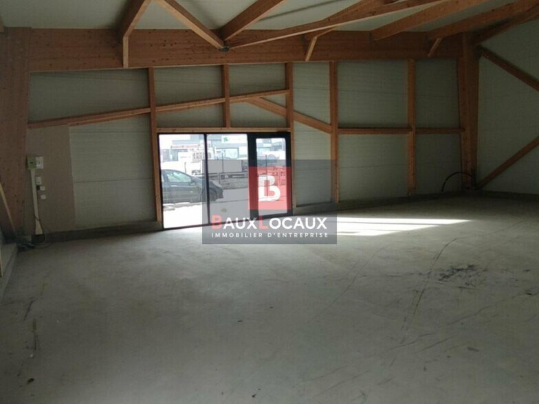 Retail in Pélissanne for lease - Interior Photo - Image 2 of 3