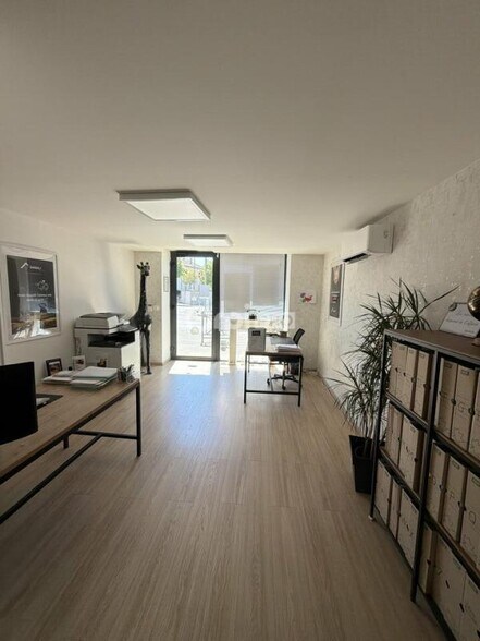Office in Sorgues for lease - Building Photo - Image 2 of 12