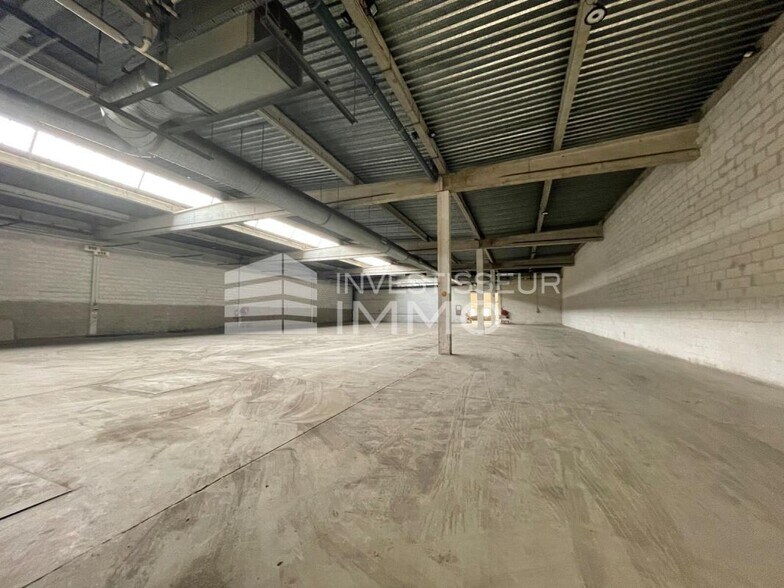 Flex in Moissy-Cramayel for lease - Interior Photo - Image 1 of 10