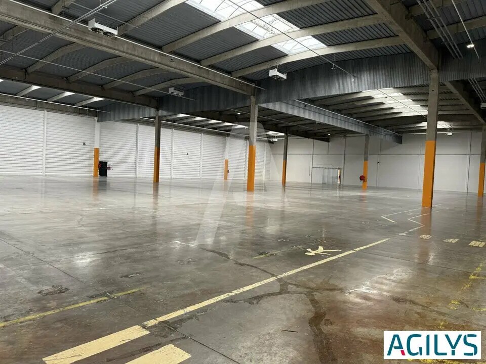 Industriel dans Lisses à louer Photo intérieure- Image 1 de 8