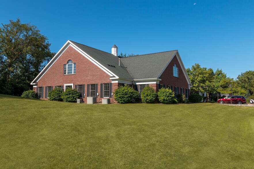 2375 Woodlake Dr, Okemos, MI for lease - Building Photo - Image 3 of 3