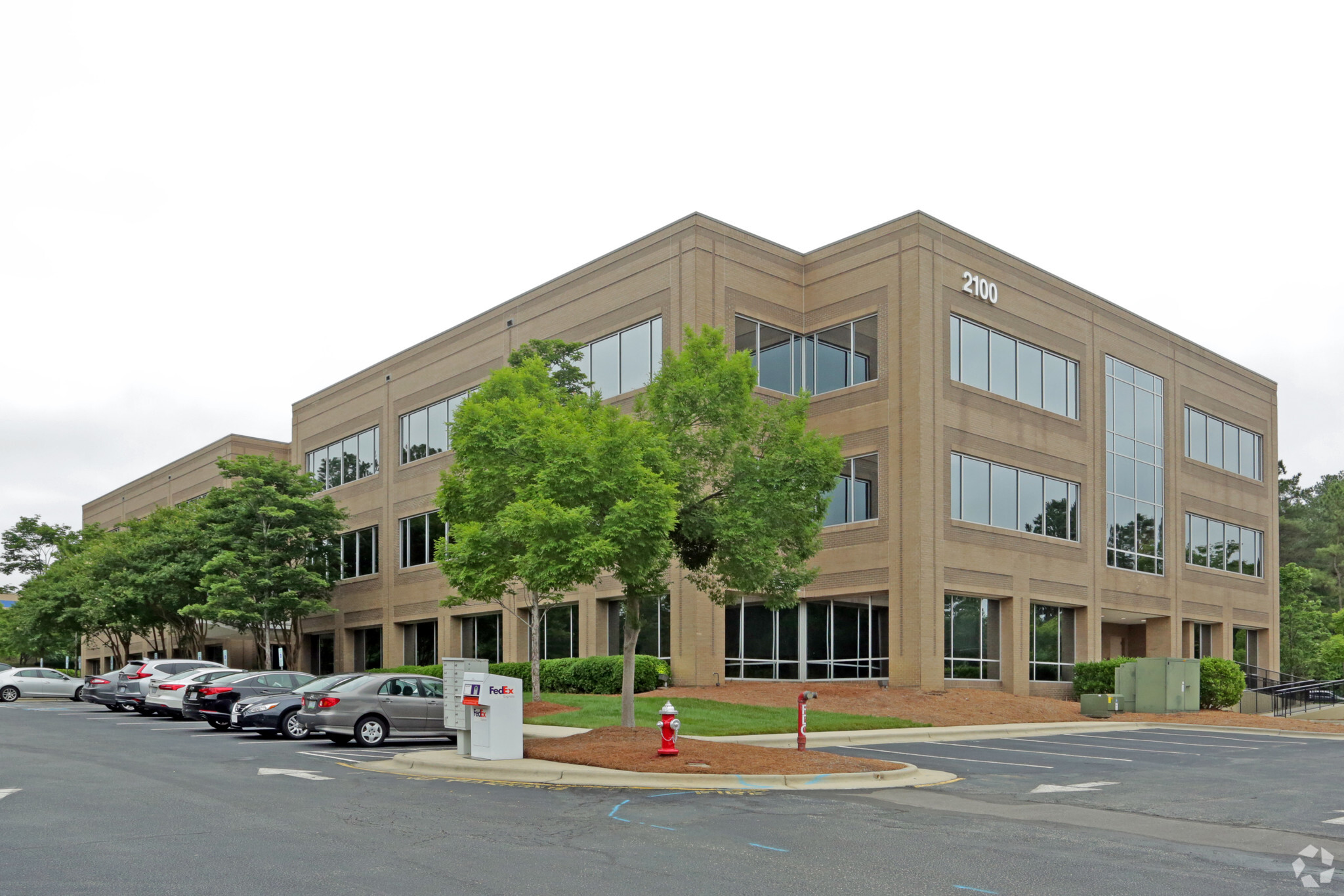 2100 Gateway Centre Blvd, Morrisville, NC for lease Primary Photo- Image 1 of 8