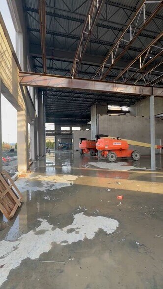 15354 68 Ave, Surrey, BC à louer - Vidéo sur l’inscription commerciale - Image 2 de 8