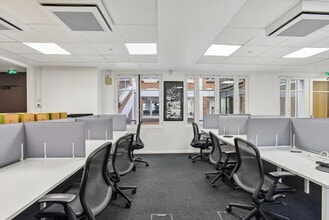 9 Rue Du Faubourg Saint-Honoré, Paris à louer Photo intérieure- Image 1 de 7