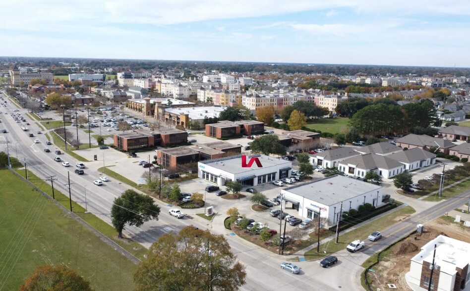 1700 Kaliste Saloom Rd, Lafayette, LA à louer - Photo du bâtiment - Image 3 de 3