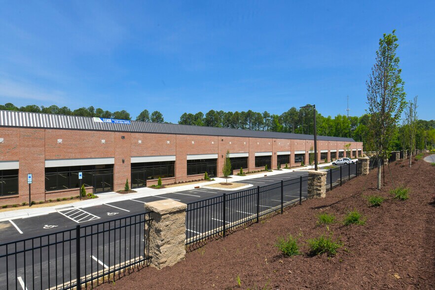 1001 Hill Dr, Durham, NC à louer - Photo du bâtiment - Image 2 de 14