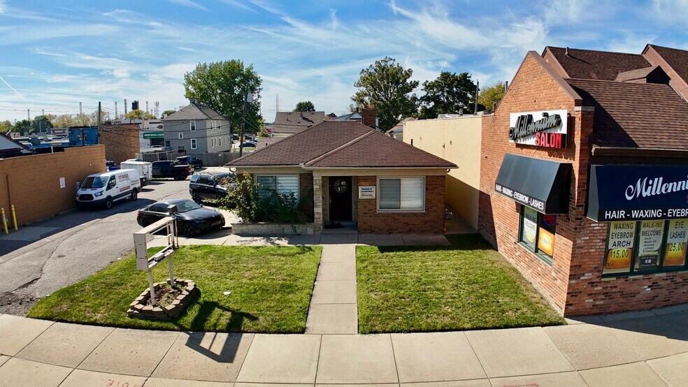 7247 Schaefer Rd, Dearborn, MI à louer - Photo du bâtiment - Image 2 de 22