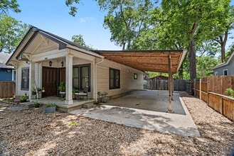 2506 E Cesar Chavez St, Austin, TX for lease Building Photo- Image 2 of 31