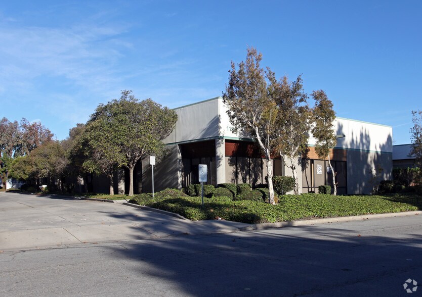 1199 Avenida Acaso, Camarillo, CA à louer - Photo du bâtiment - Image 2 de 3