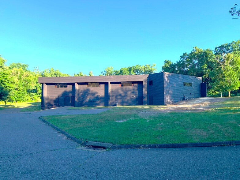 613 New Britain Ave, Farmington, CT à louer - Photo du bâtiment - Image 3 de 15