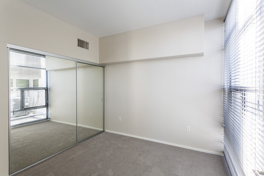 2015 Hancock St, San Diego, CA for sale - Interior Photo - Image 3 of 60