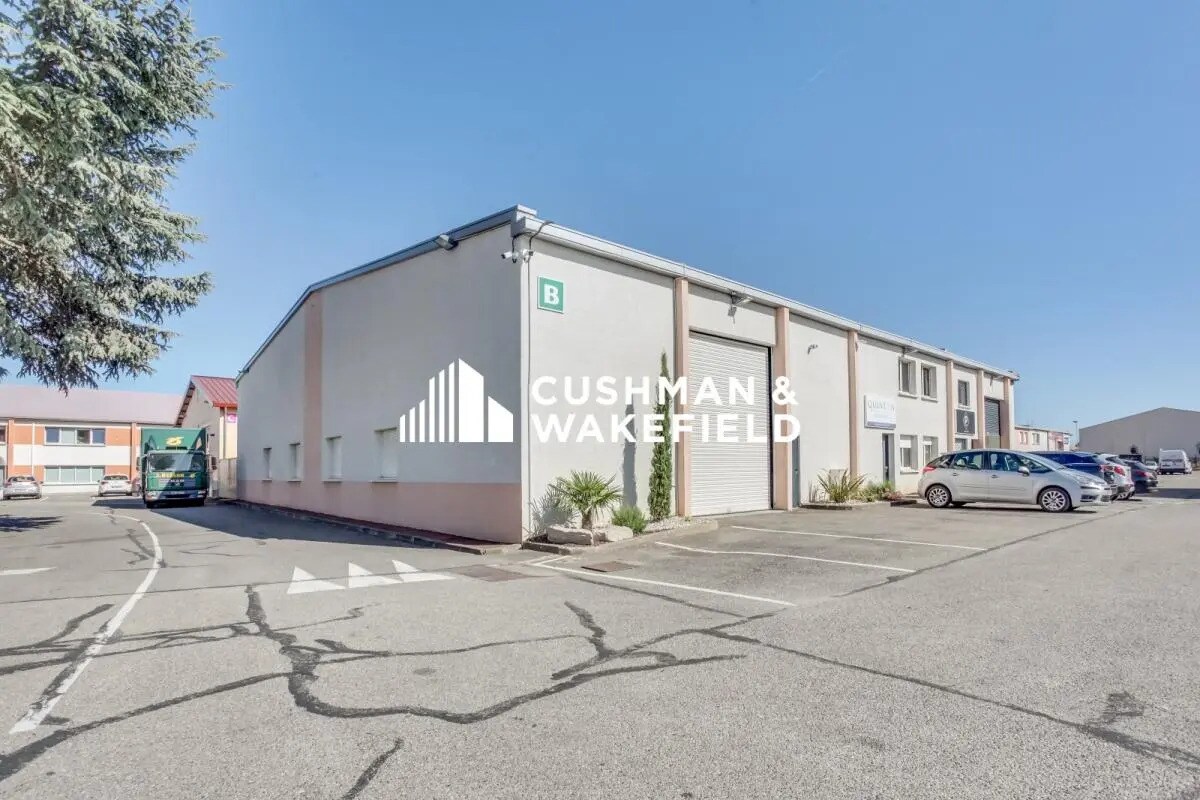 Flex dans Décines-Charpieu à louer Photo du bâtiment- Image 1 de 2