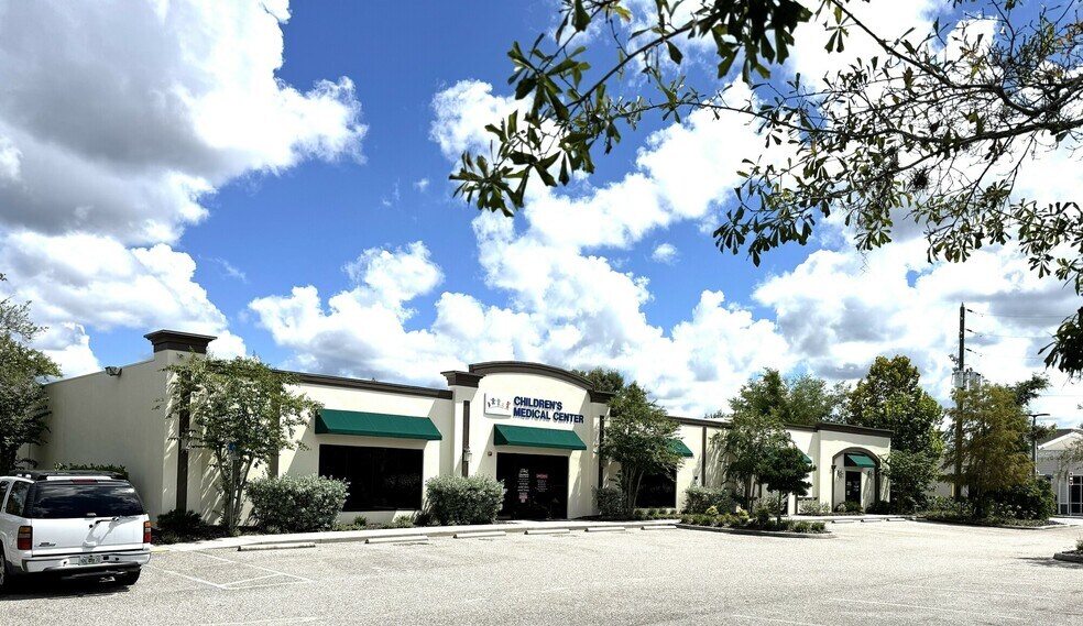10537 State Road 54, New Port Richey, FL à louer - Photo du bâtiment - Image 1 de 9