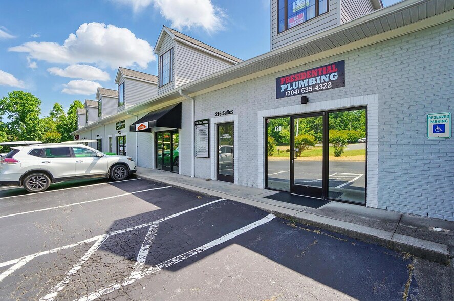 1974 Carolina Place Dr, Fort Mill, SC à louer - Photo du bâtiment - Image 3 de 23