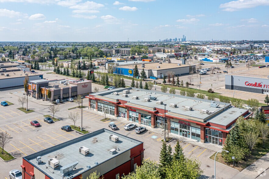 13815-13855 42 St NW, Edmonton, AB à louer - Photo du bâtiment - Image 2 de 8